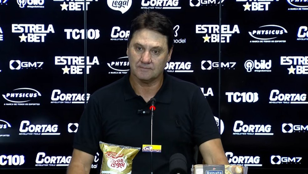 Brigatti, técnico da Ponte, em entrevista coletiva — Foto: Futebol Paulista