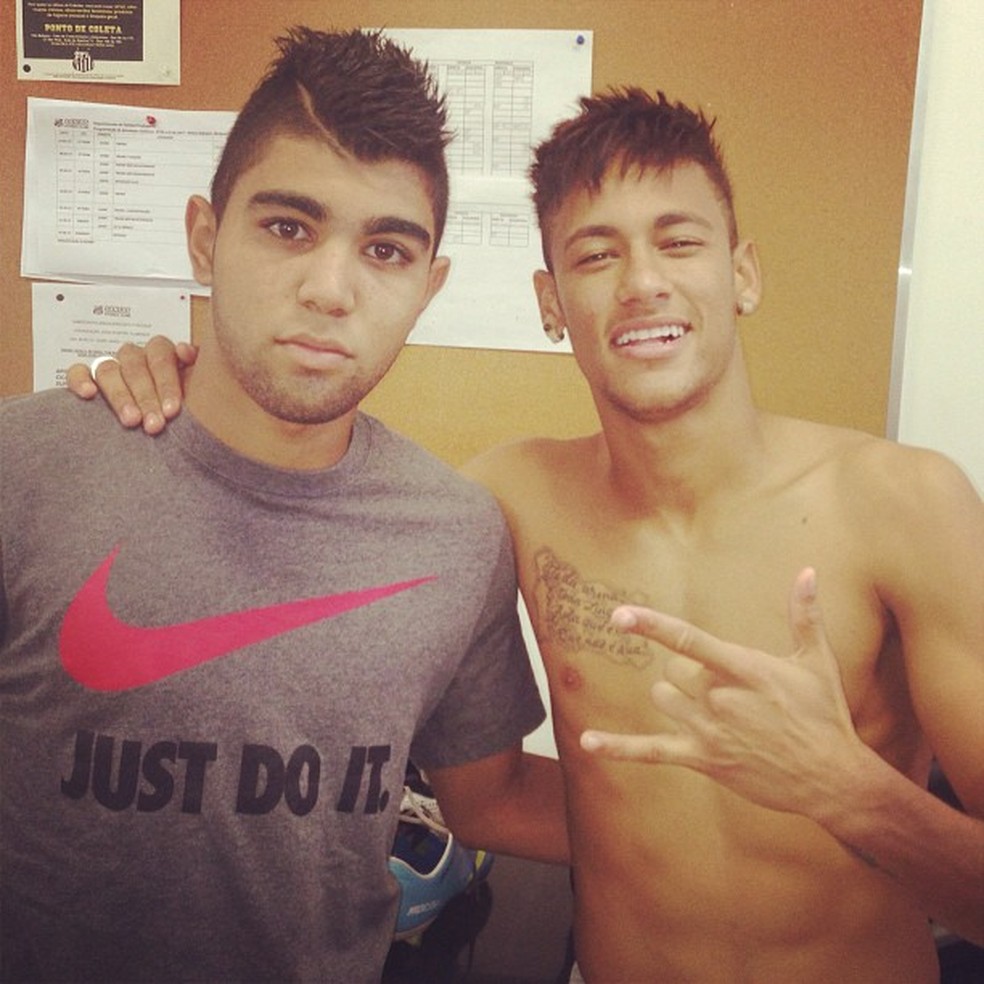 Gabigol tieta Neymar após estrear profissionalmente em 2013 — Foto: Reprodução/Instagram