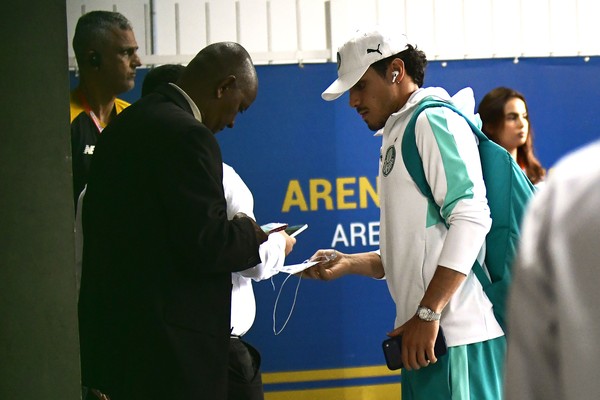 Ultimo jogo pelo Verdão? Raphael Veiga é ovacionado pela torcida após classico em seu possivel ultimo jogo pelo Palmeiras
