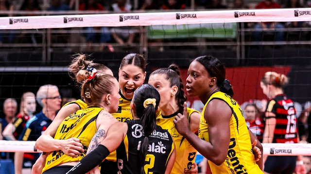 Praia Clube comemora ponto diante do Sesc-Flamengo