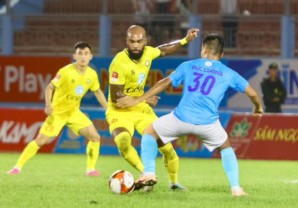 Luiz Antonio em ação pelo Thanh Hóa — Foto: Divulgação / Thanh Hóa