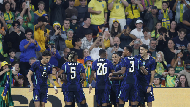 Jogadores do Brasil comemoram gol em Brasil x Austrália