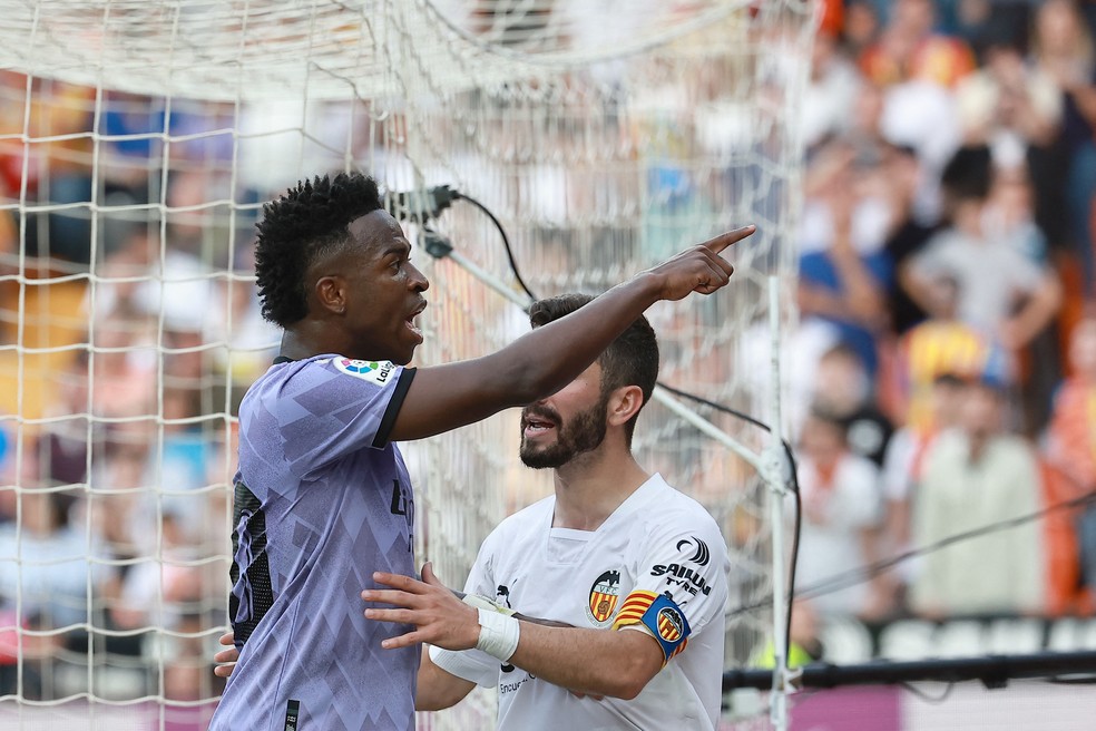 Vinicius Junior reclama de racismo por parte da torcida do Valencia — Foto: Getty Images