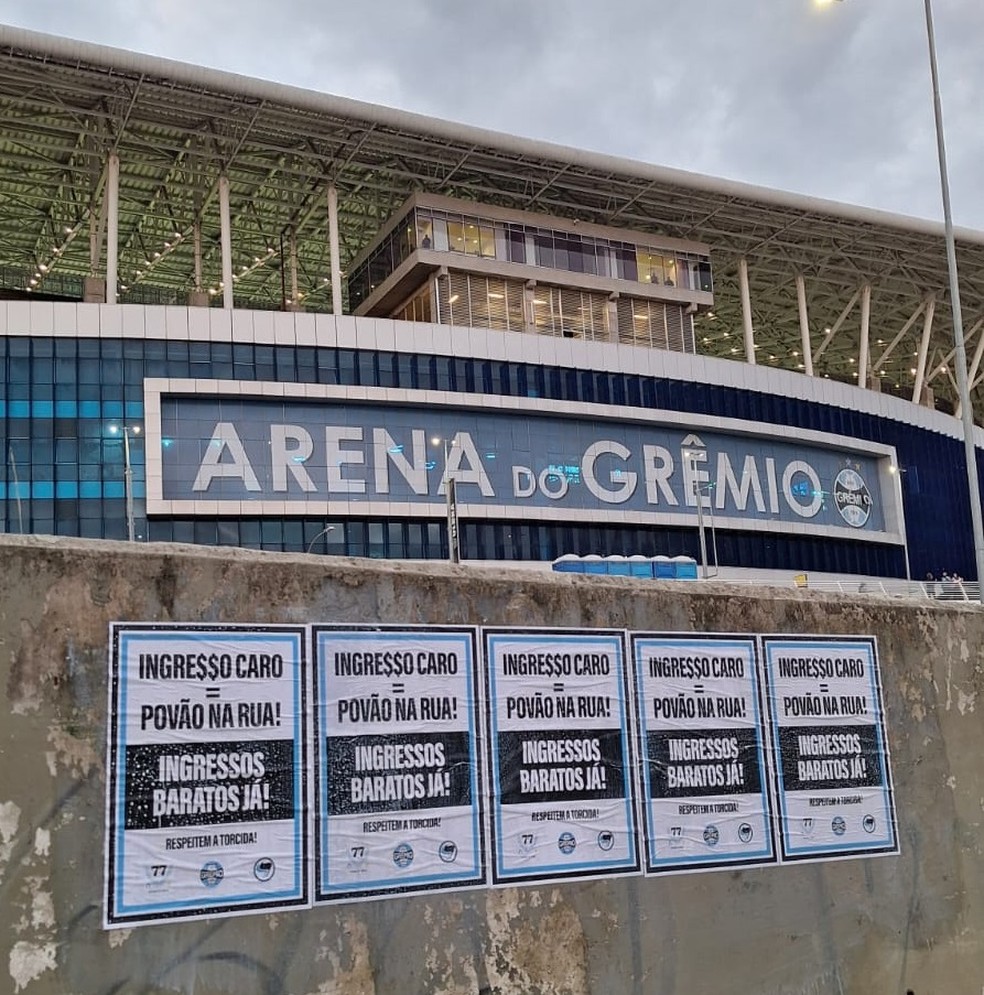 Torcida protesta contra preço dos ingressos na Arena — Foto: Tribuna 77 / Arquivo Pessoal