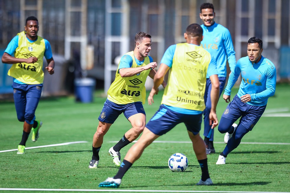 Arthur fara reestreia pelo Grêmio no sábado, contra o Mirassol — Foto: Lucas Uebel / Grêmio FBPA