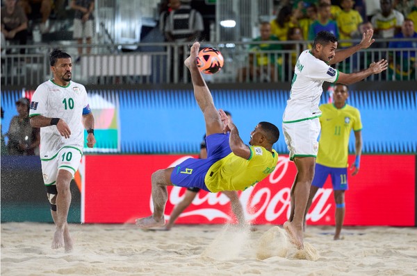 Brasil vence Om&atilde; em estreia na Copa do Mundo de Futebol de Areia | futebol  de areia | ge