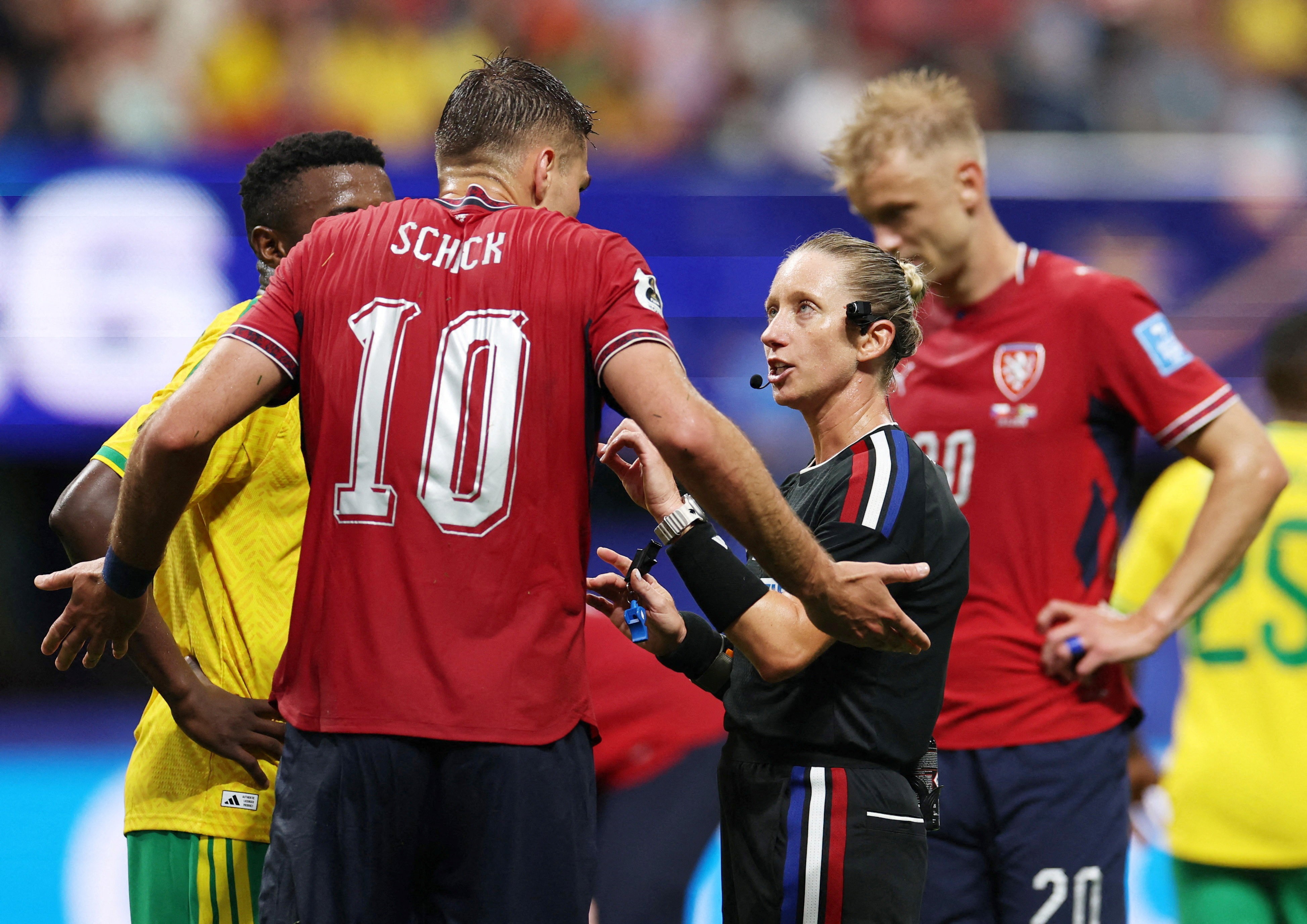 Técnico tcheco critica pênalti em jogo contra África do Sul na Copa do Mundo