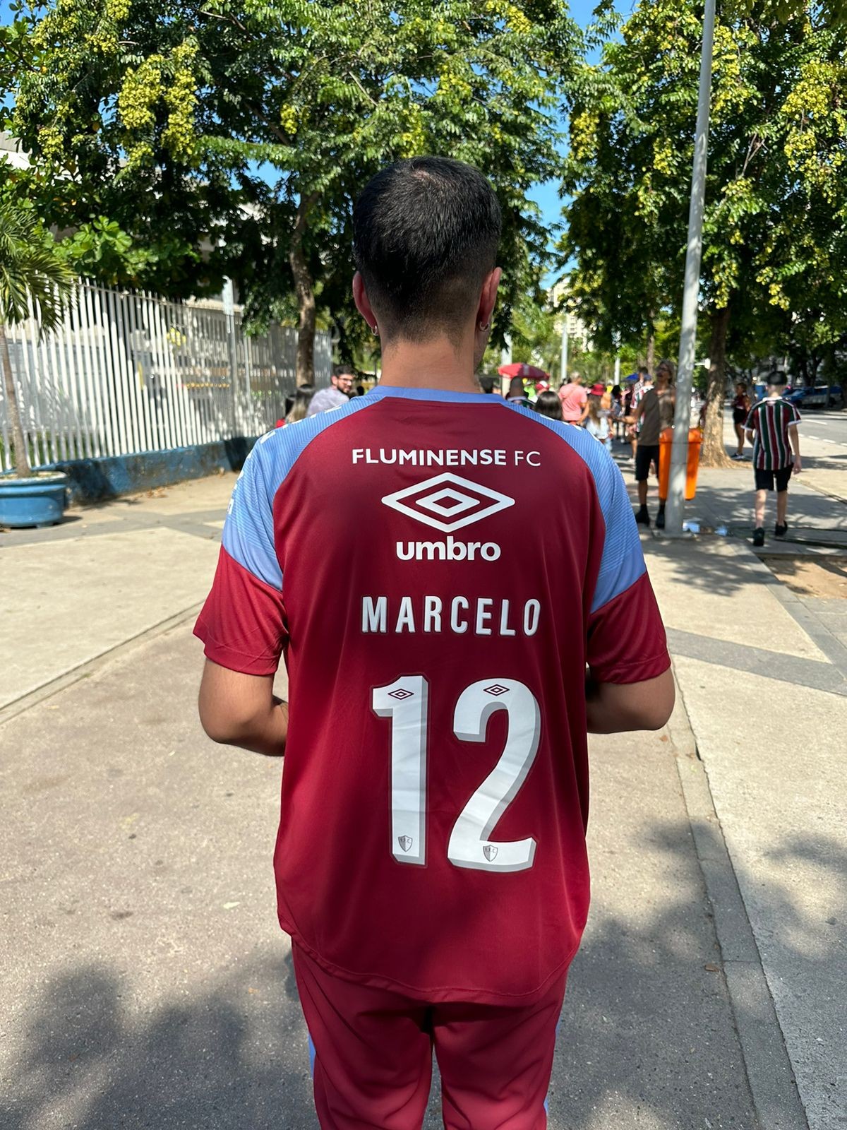 Na expectativa por Marcelo, torcedores do Fluminense vão ao