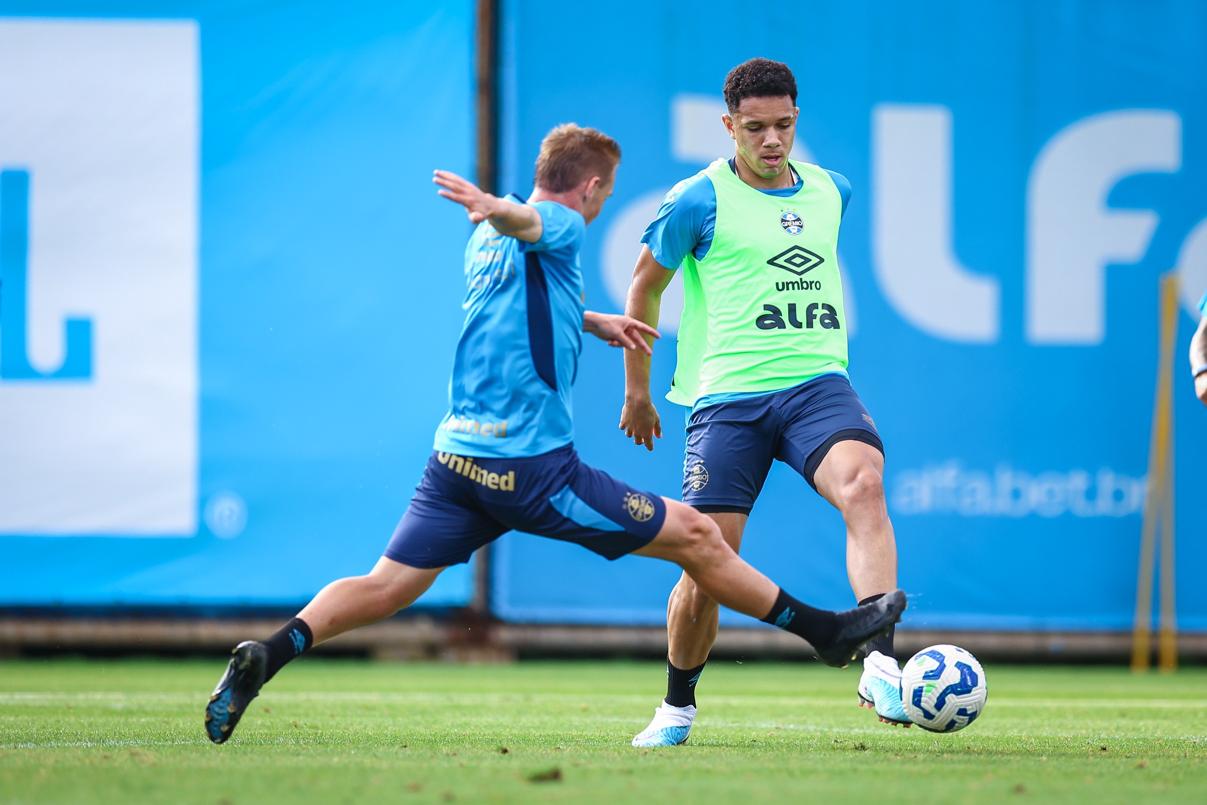 grêmio recusa proposta do botafogo por zagueiro viery: valores não foram divulgados