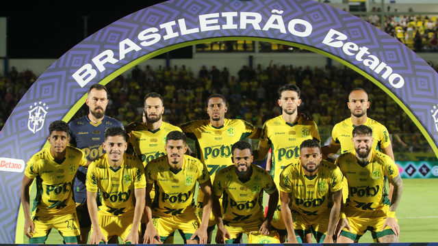 Jogadores do Mirassol antes de jogo contra o Corinthians