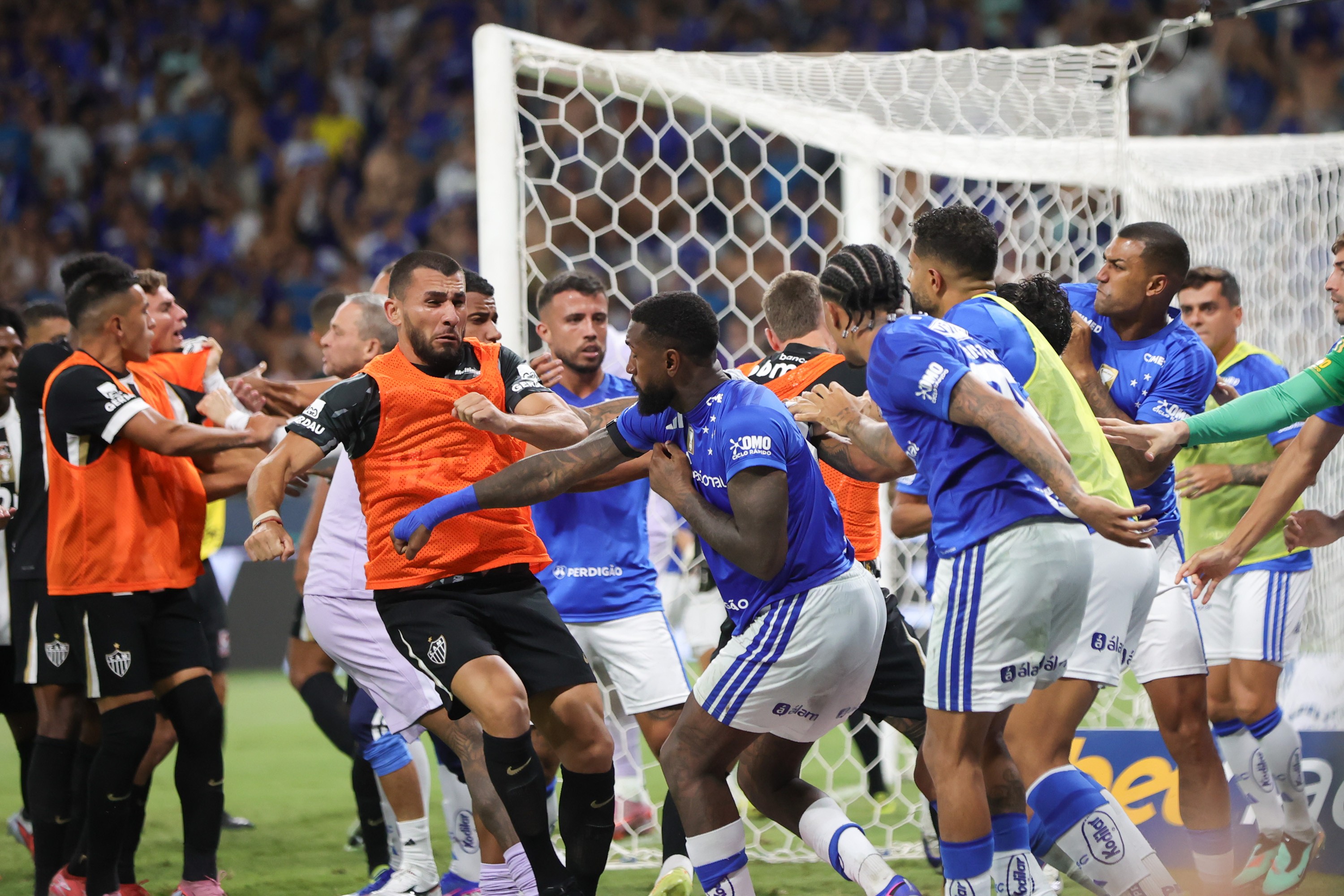 Cruzeiro x Atlético-MG terá reencontro de 20 expulsos em pancadaria | Ge