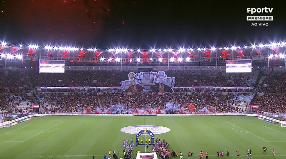 Mosaico do Flamengo mostra a taça da Copa do Brasil — Foto: Reprodução