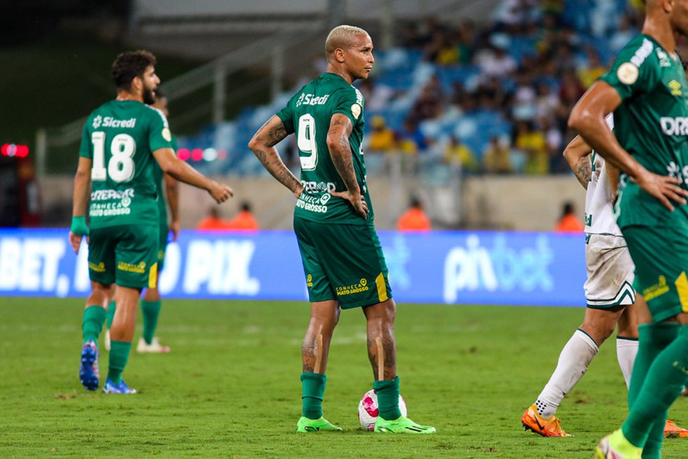 Cuiabá perde e desce na tabela do Brasileirão; 6 jogos sem vencer