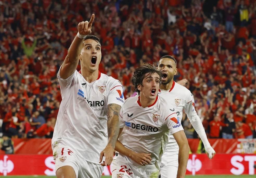 Lamela marca o segundo gol do Sevilla contra a Juventus, na Europa League — Foto: Reuters