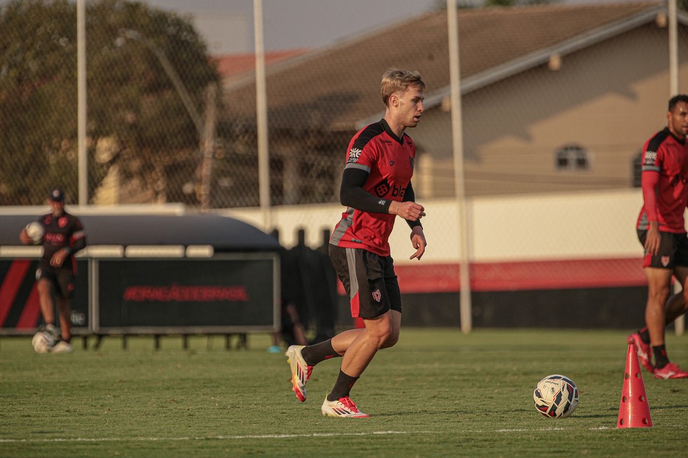 Ronald pelo Atlético-GO — Foto: Bruno Corsino / Atlético-GO