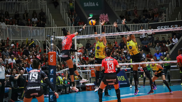Sesi-Bauru x Praia Clube, semifinal da Superliga Feminina