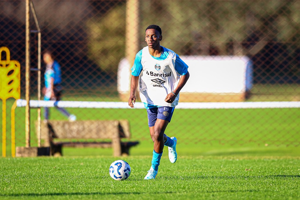Gabriel Mec no treinamento do time sub-20 do Grêmio nesta terça-feira