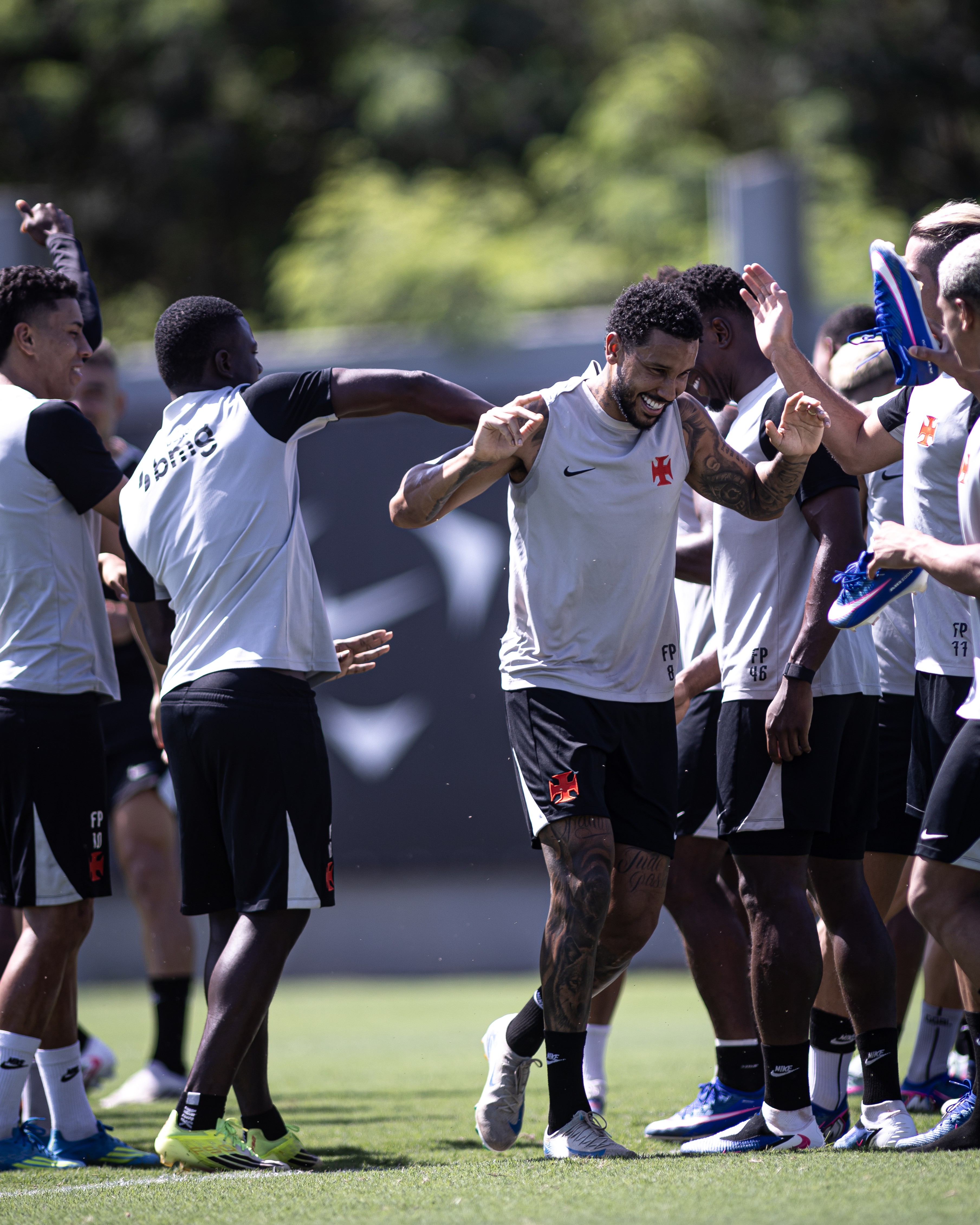 E o Jair? Entenda situação do volante do Vasco, que completa oito meses fora após cirurgia no joelho
