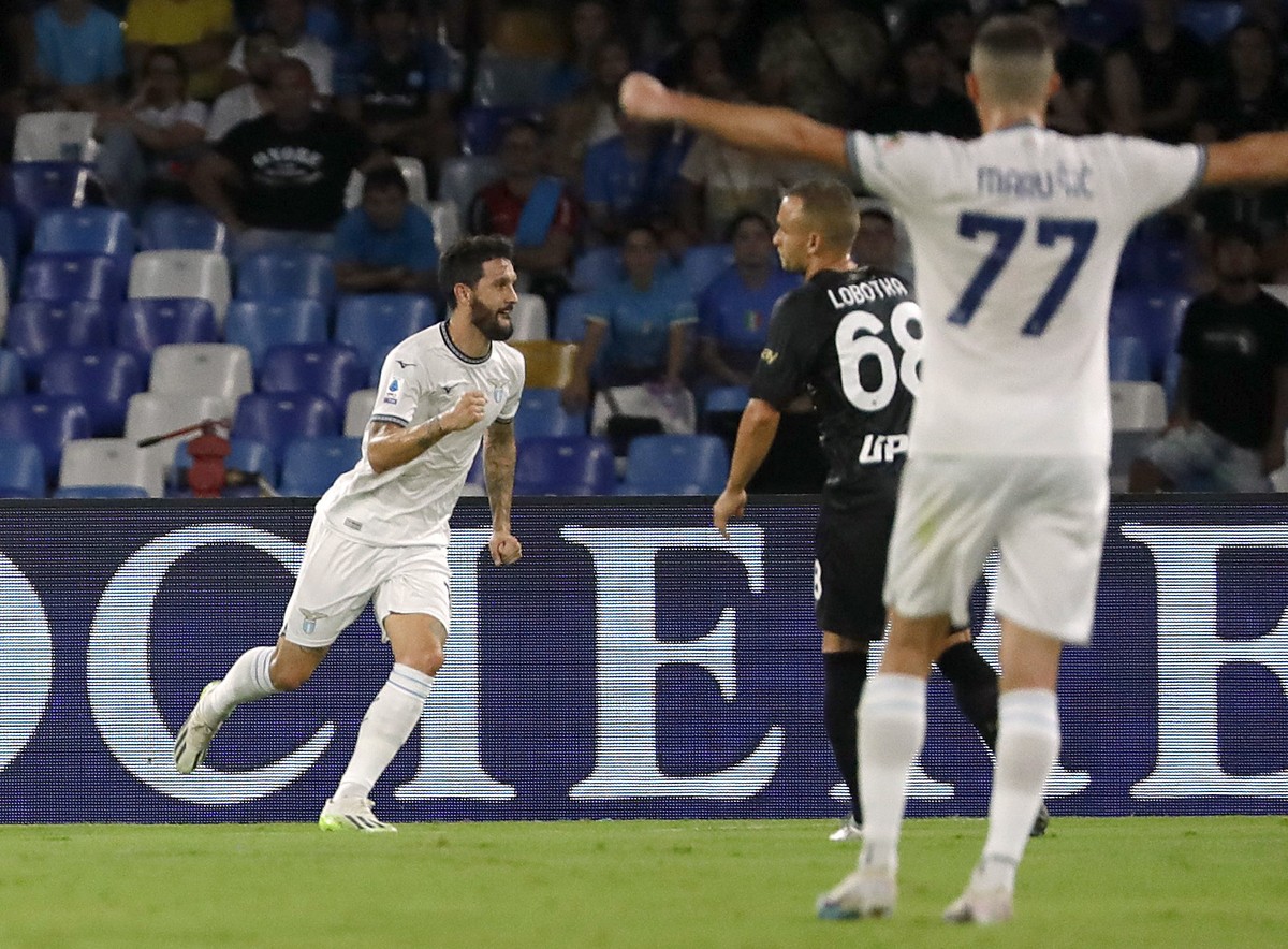 Napoli vence por 3 a 0 e carimba rebaixamento do Genoa no