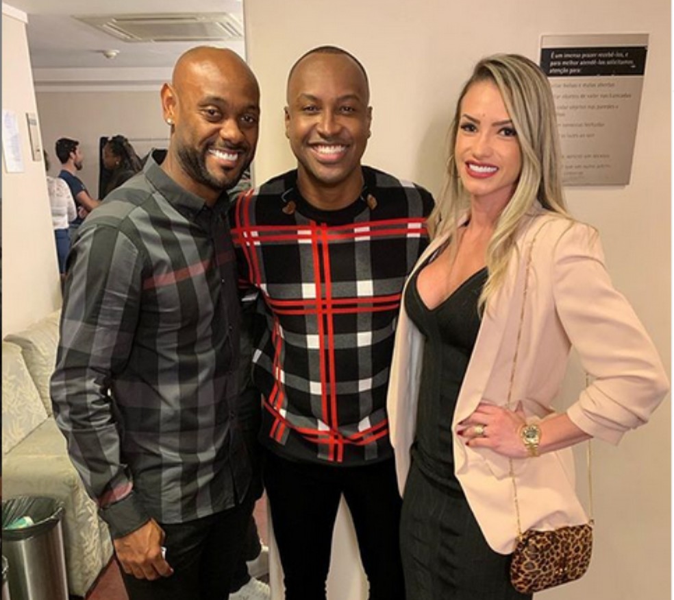Vagner Love e a esposa no show do cantor Thiaguinho — Foto: Reprodução do Instagram