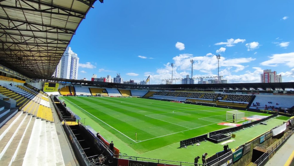 Estádio Heriberto Hülse palco do confronto entre Criciúma e Goiás.