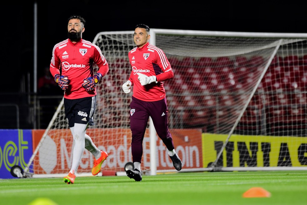 Jandrei chegaram a revezar no gol do São Paulo — Foto: Marcos Ribolli