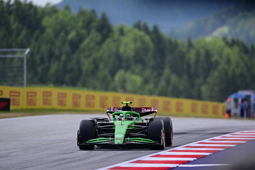 Gabriel Bortoleto nos treinos livres para o GP da Áustria de F1 — Foto: Andrea Diodato/NurPhoto via Getty Images