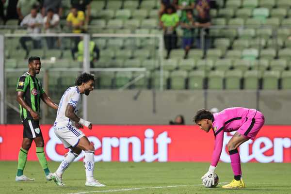 Goleiro do América-MG comenta dificuldade em enfrentar atacante Gabigol do Cruzeiro.