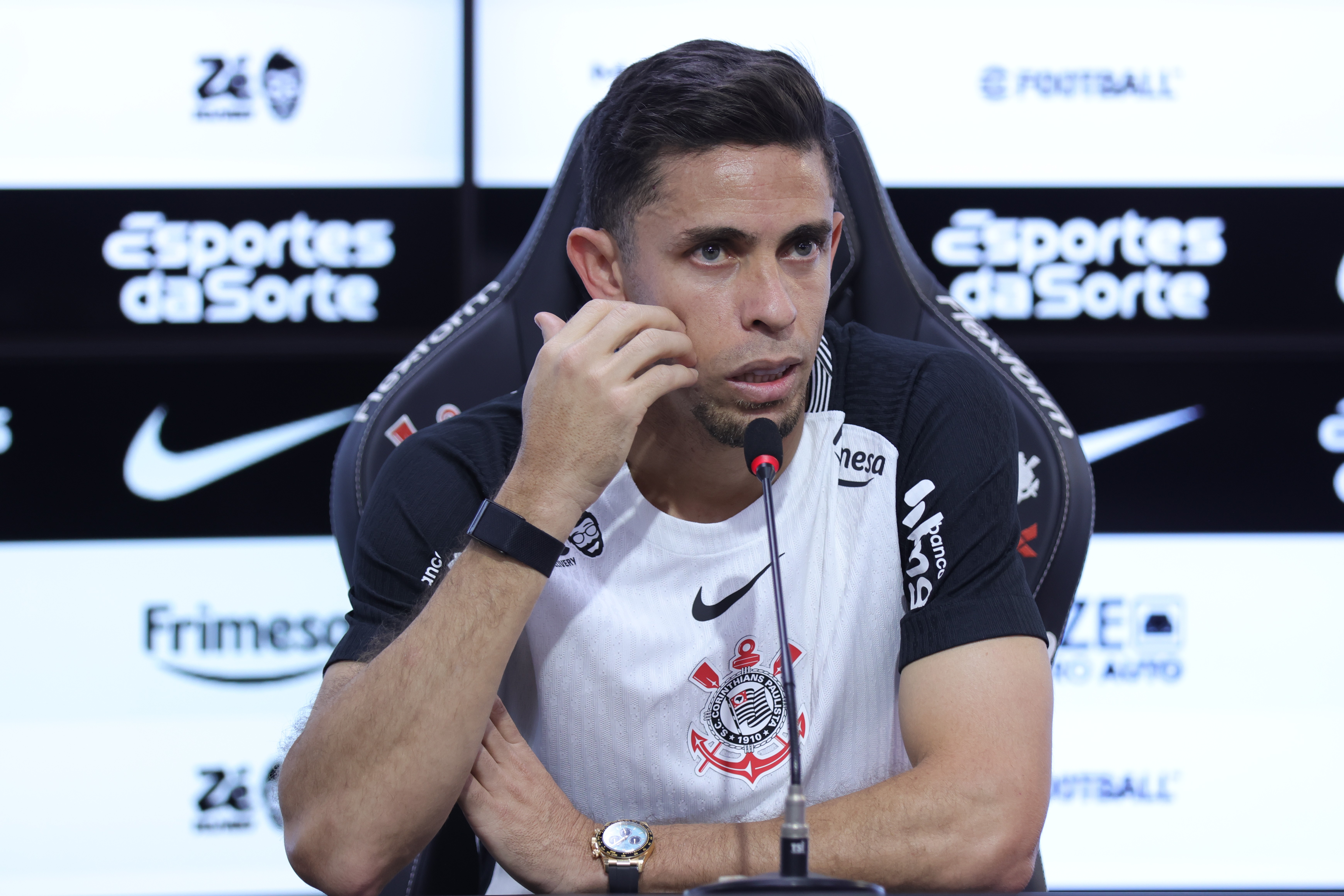 Corinthians: Novas Aquisições, um Título Conquistado e a Incerteza sobre Martínez em Meio à Reapresentação