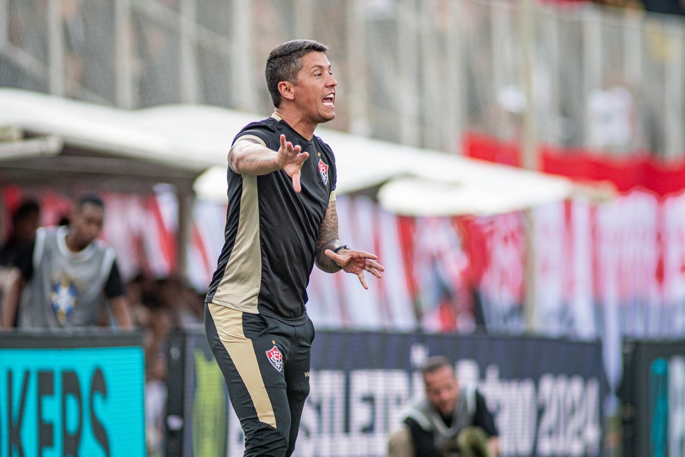 Carpini prepara estratégia crucial para confronto do Brasileirão com o Corinthians