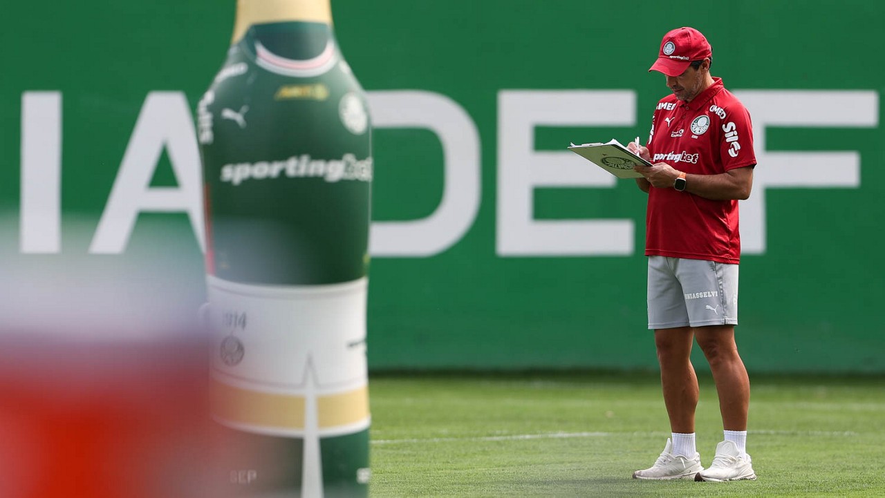 Com Abel Ferreira de volta, Palmeiras tenta manter invencibilidade em clássicos na temporada