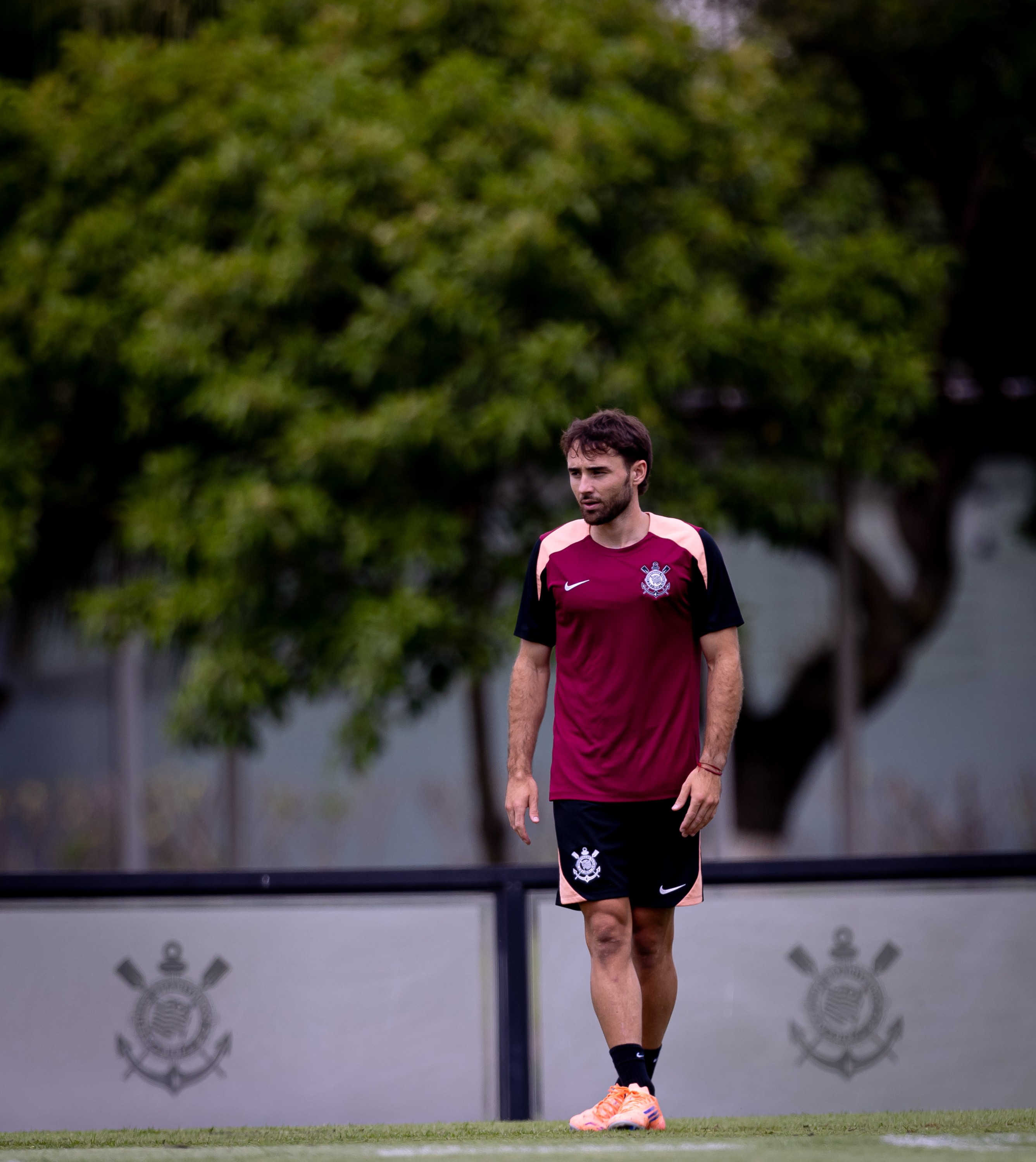 Corinthians reage ao mercado e confirma chegada do lateral-direito uruguaio Pedro Milans