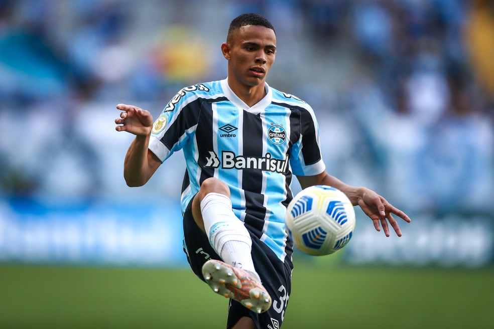 Vanderson em ação pelo Grêmio em 2022 — Foto: Lucas Uebel/Grêmio