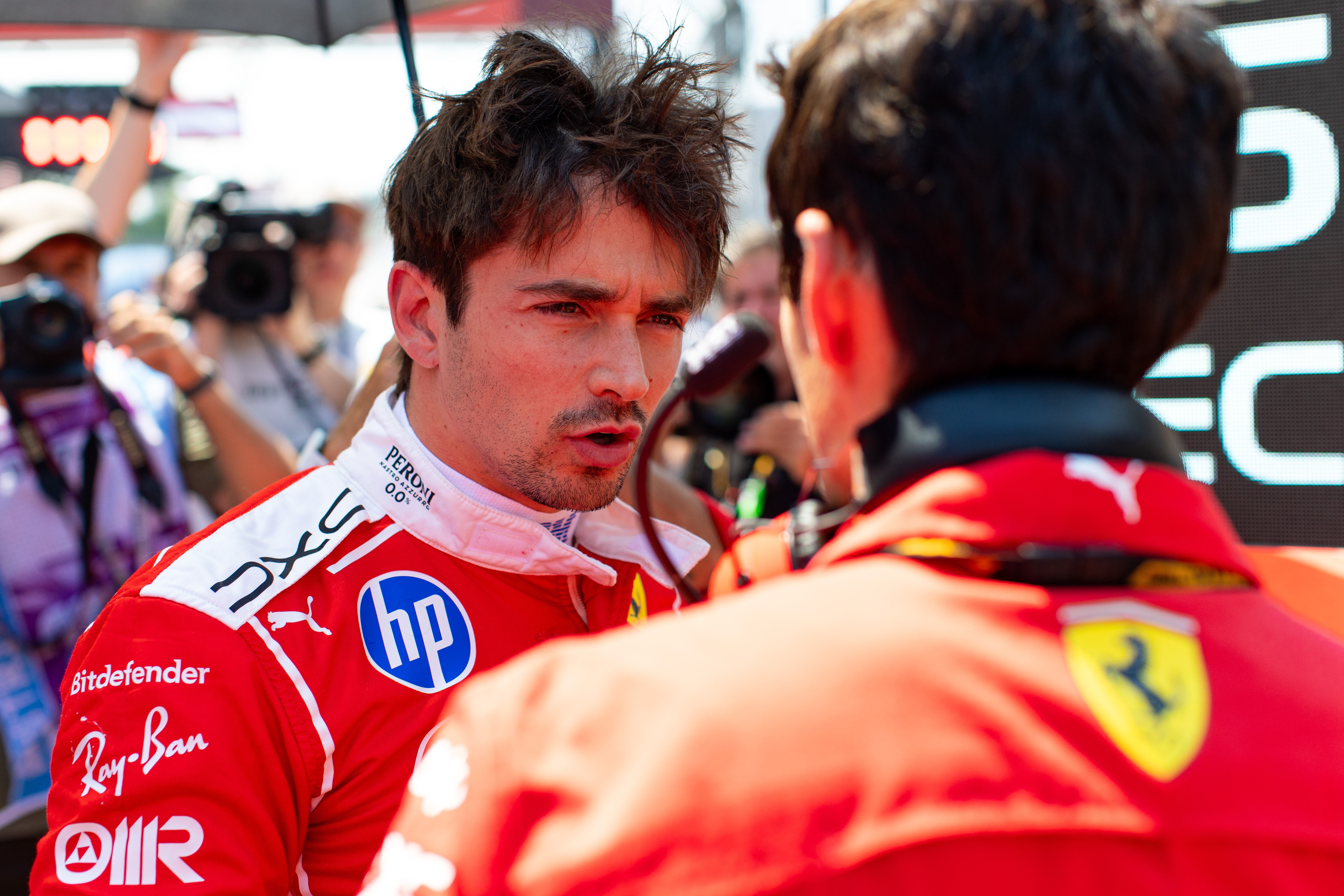 Leclerc se frustra pelo rádio com carro da Ferrari: "É horrível"