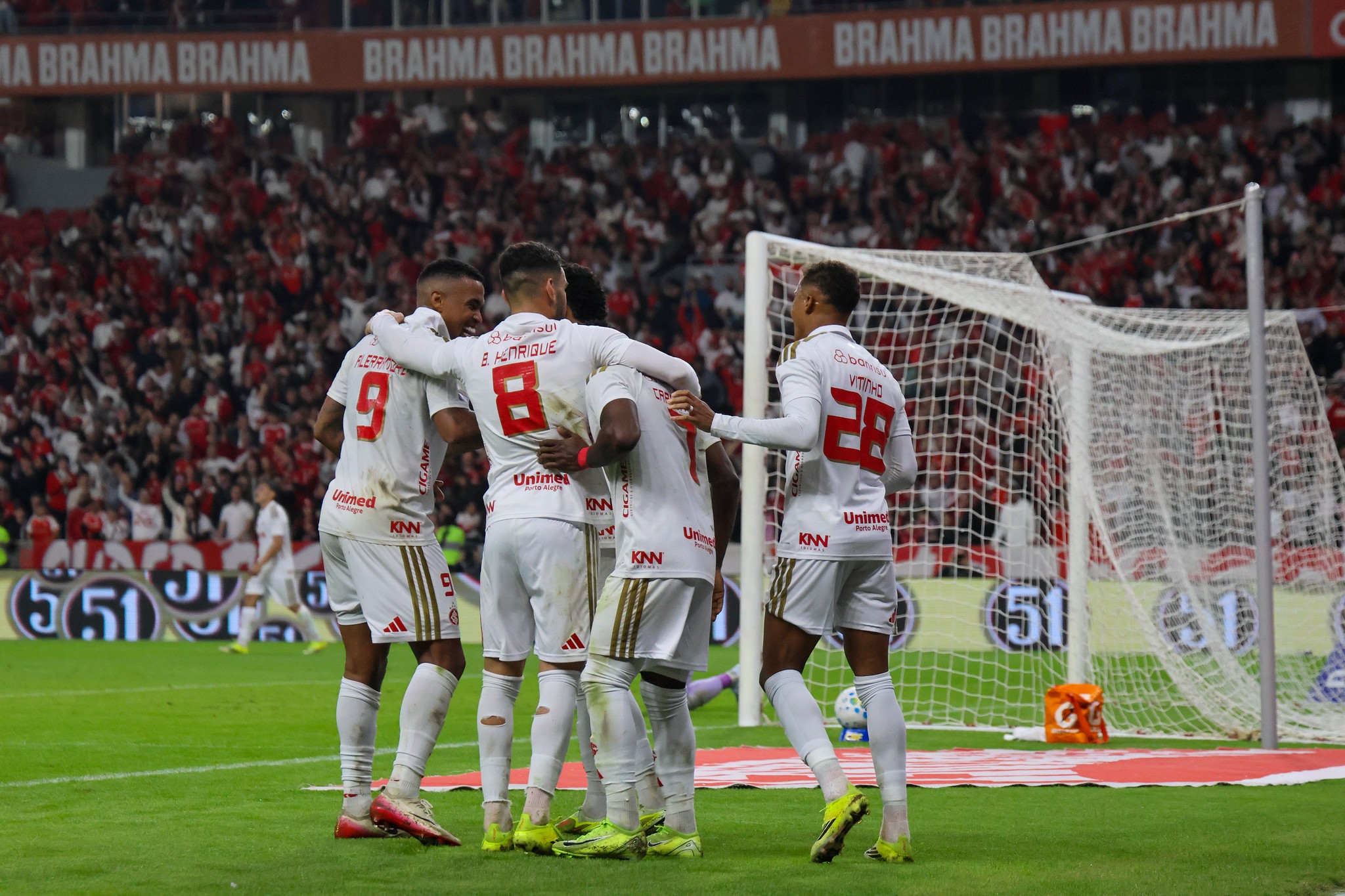 Inter brilha e goleia o Vasco na 16ª rodada do Brasileirão