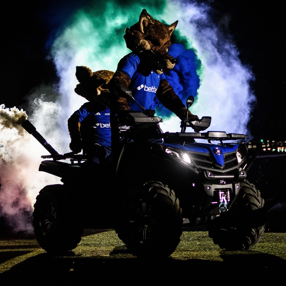 Cruzeiro apresenta Raposão e Raposinho — Foto: Gustavo Aleixo