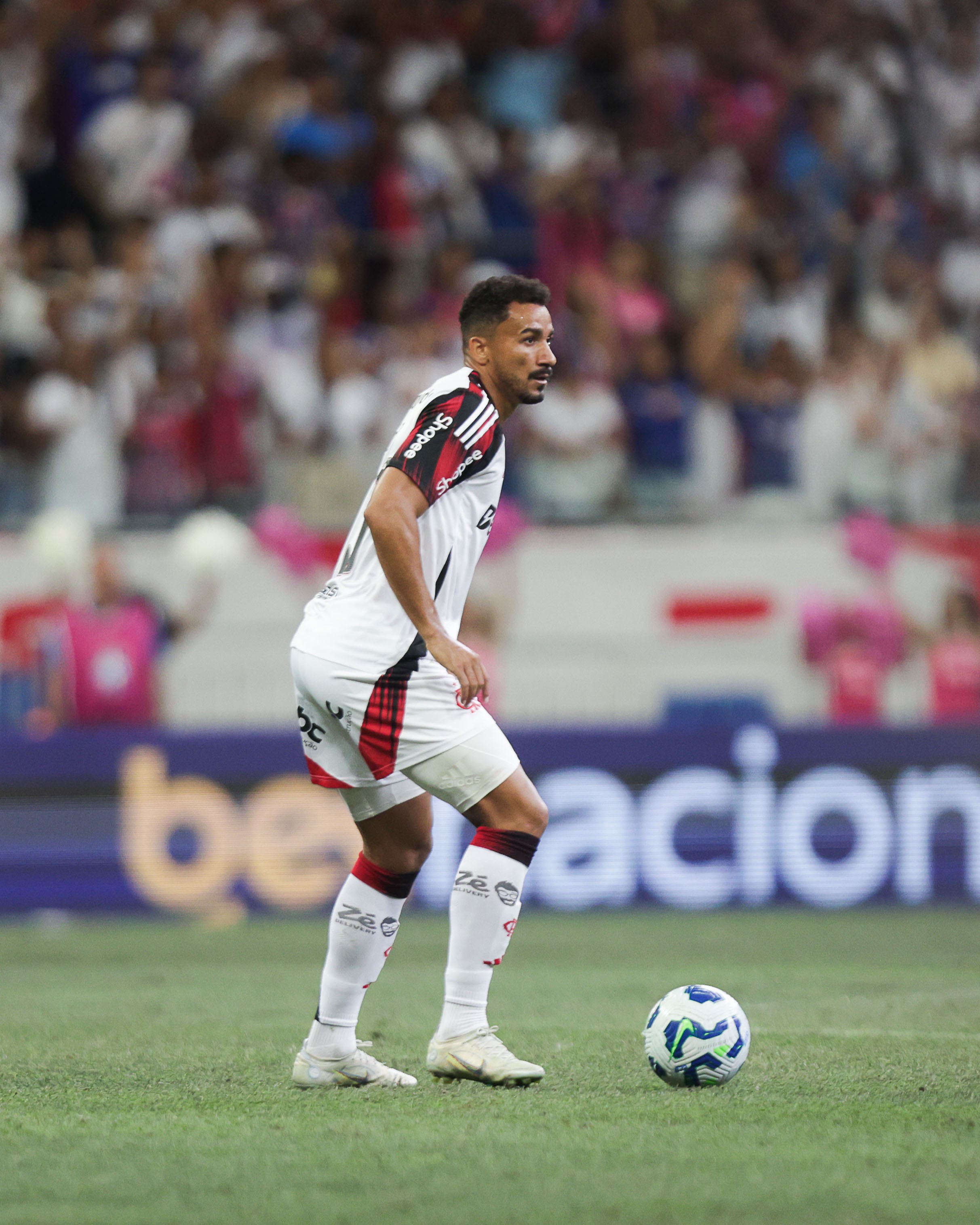 Danilo lamenta expulsão e reconhece impacto na partida Bahia x Flamengo
