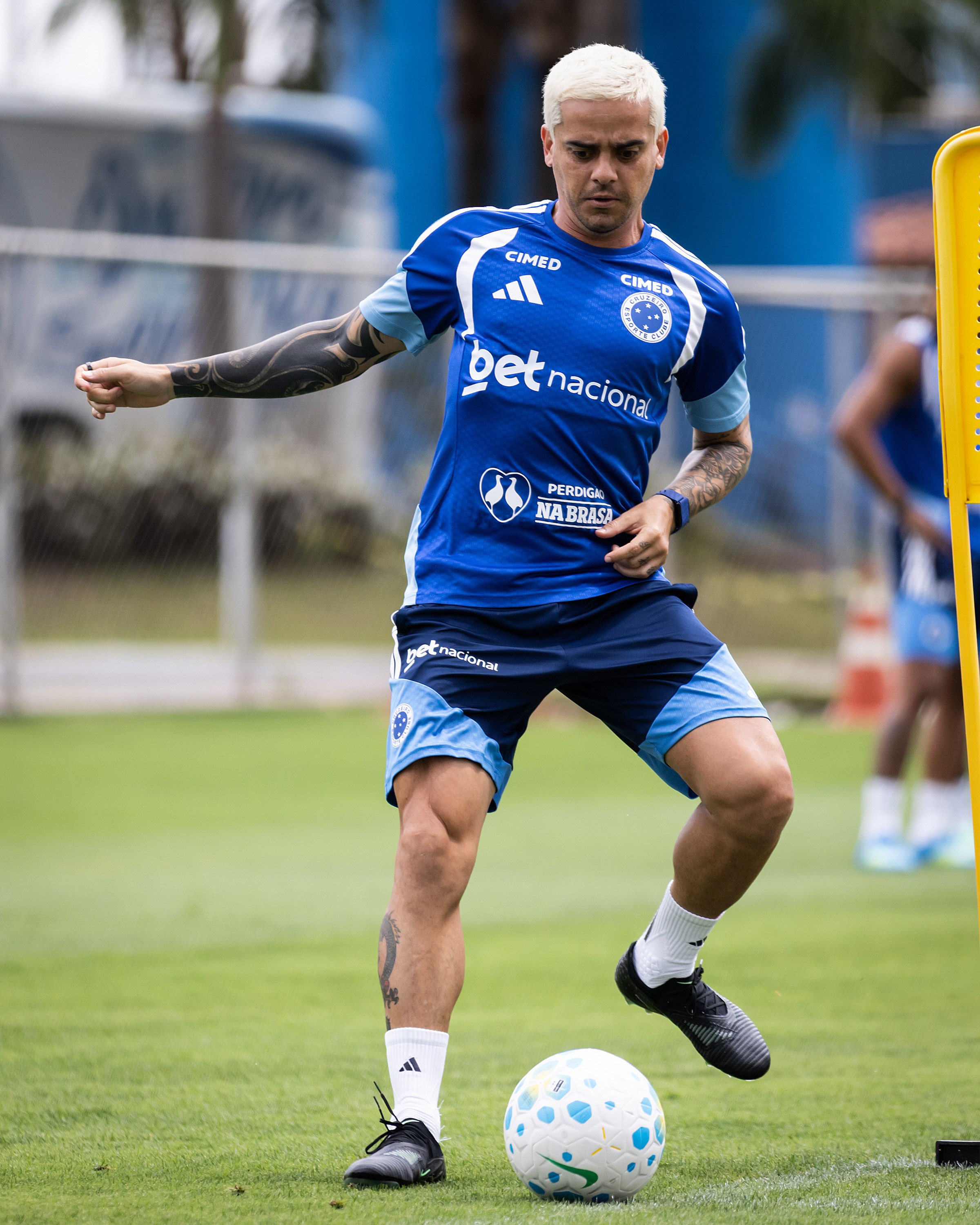 E o Fagner? Entenda por que lateral ficou fora de jogo do Cruzeiro