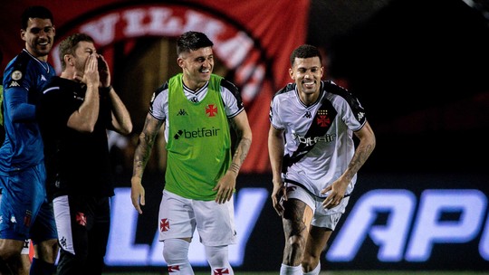 Com três vitórias seguidas e oito jogos invicto, Paiva diz que Vasco está "conquistando coisas grandes"