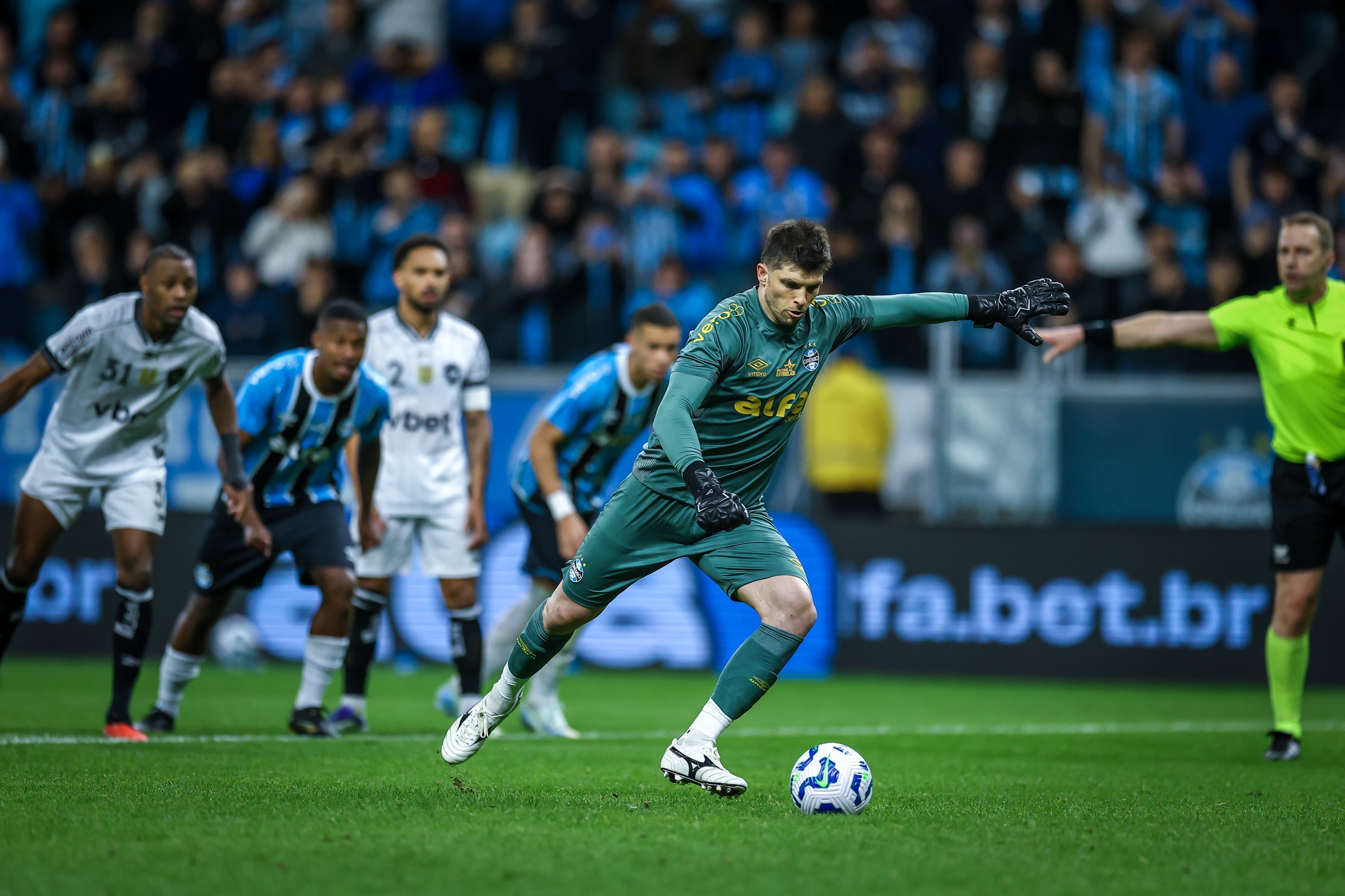 Grêmio: bastidores da preparação de Volpi para cobrar pênaltis