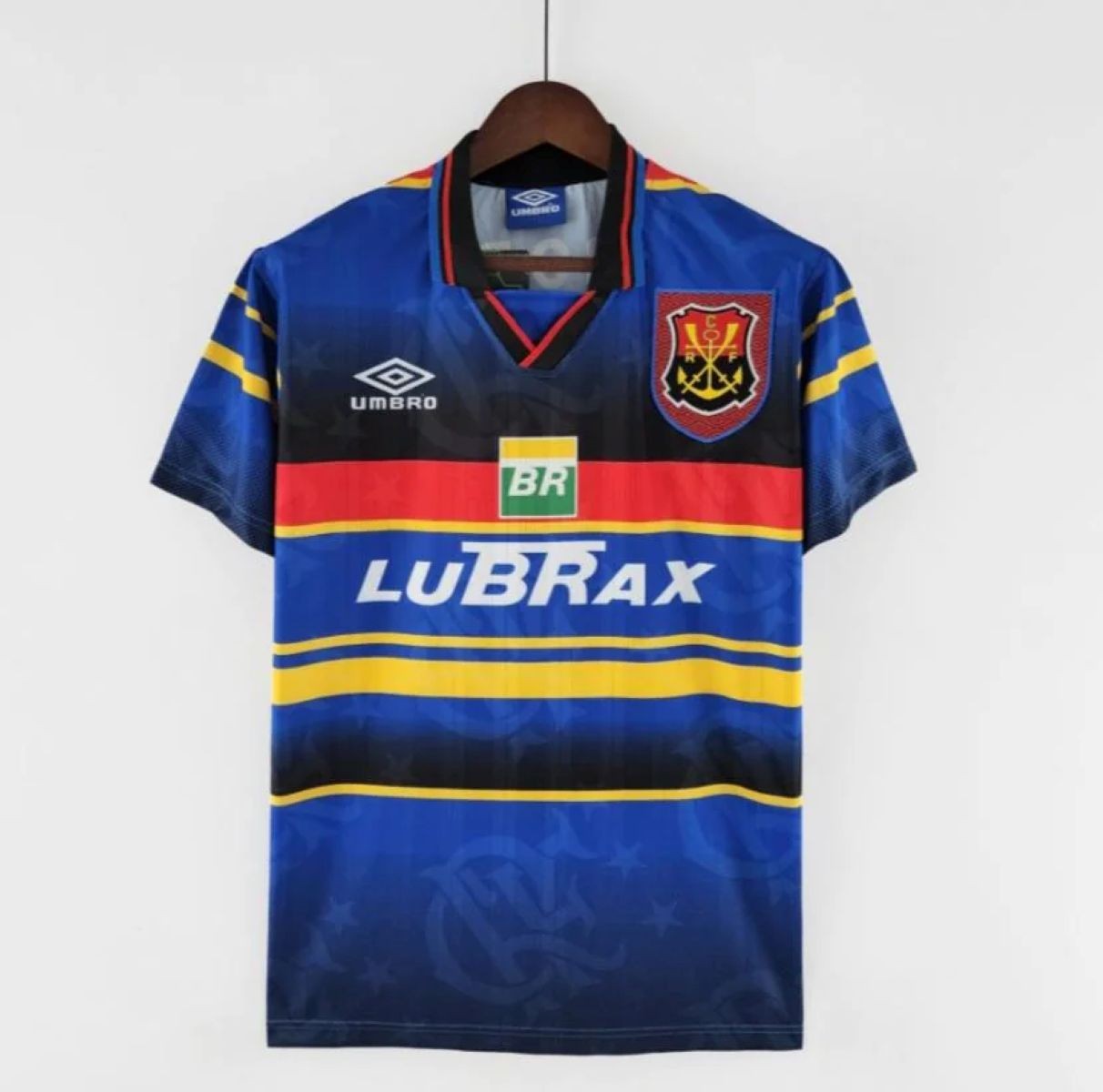 Camisa do centenário do Flamengo surpreende e é escolhida a mais exótica do futebol brasileiro