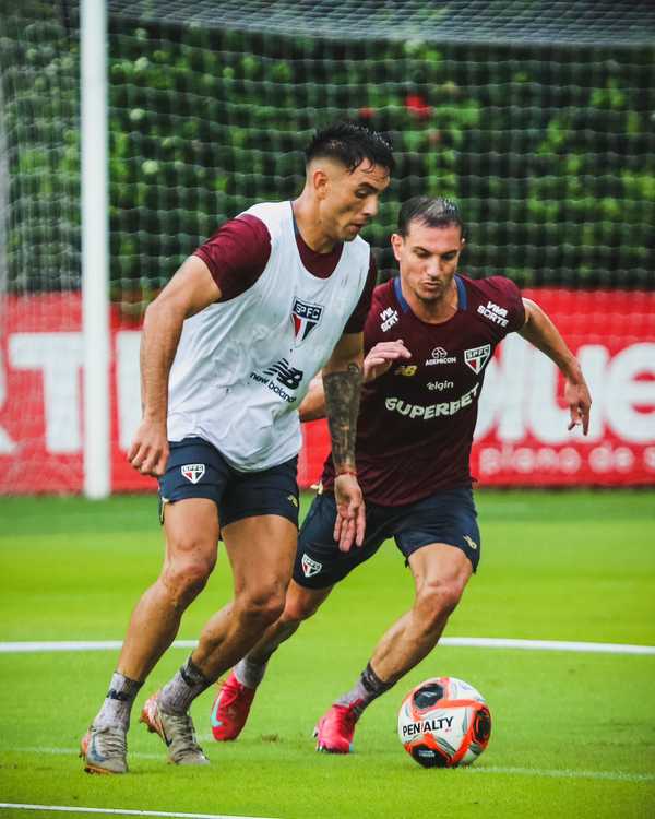 Cédric Soares se reintegra ao São Paulo e demonstra desejo de permanência longa