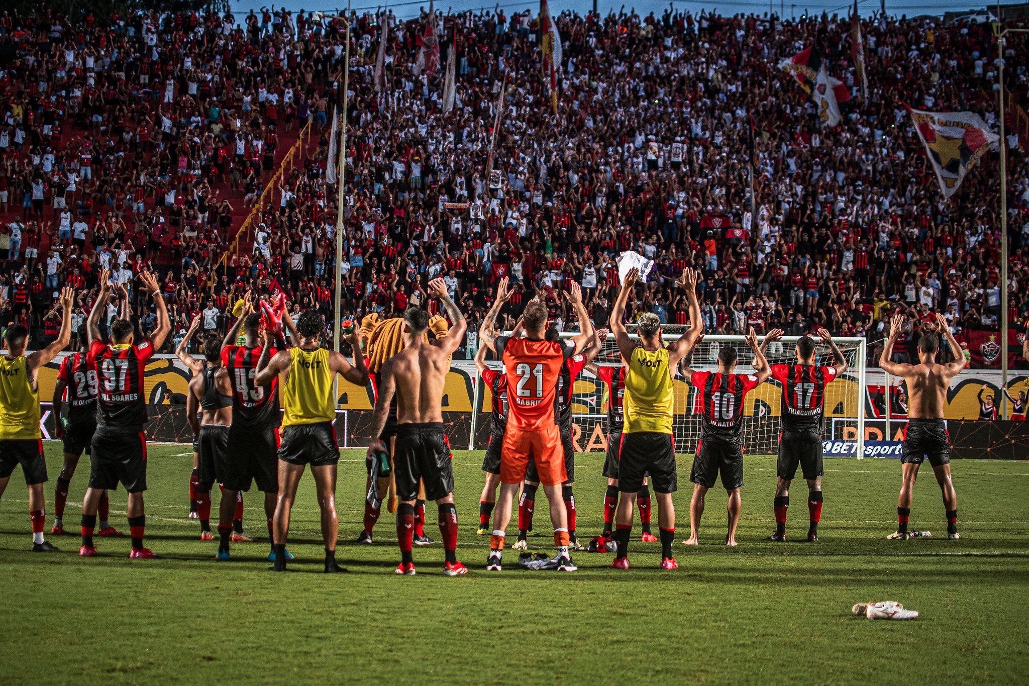 Ingressos esgotados para Vitória x Flamengo na segunda rodada do Brasileiro.