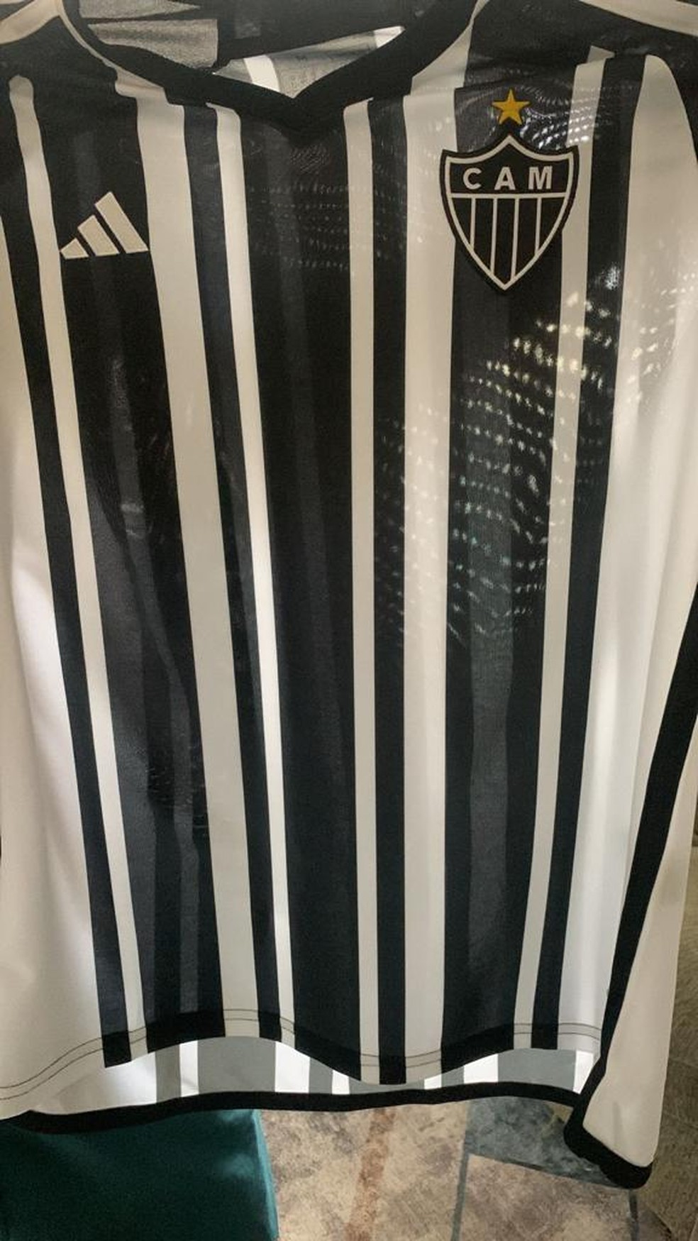 Camisa branca do Atlético Mineiro 2023-2024 tem imagem vazada