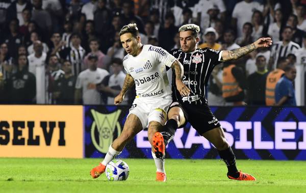 Corinthians e Santos se enfrentam em meio a briga contra queda e instabilidade nos bastidores