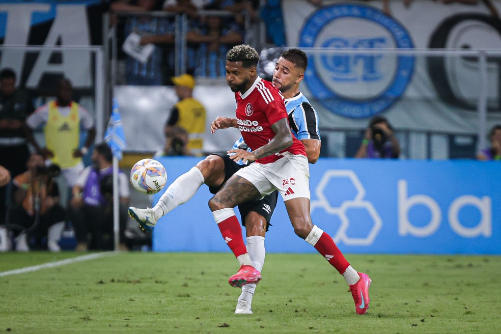 Último Grenal terminou empatado na Arena do Grêmio — Foto: Maxi Franzoi/AGIF