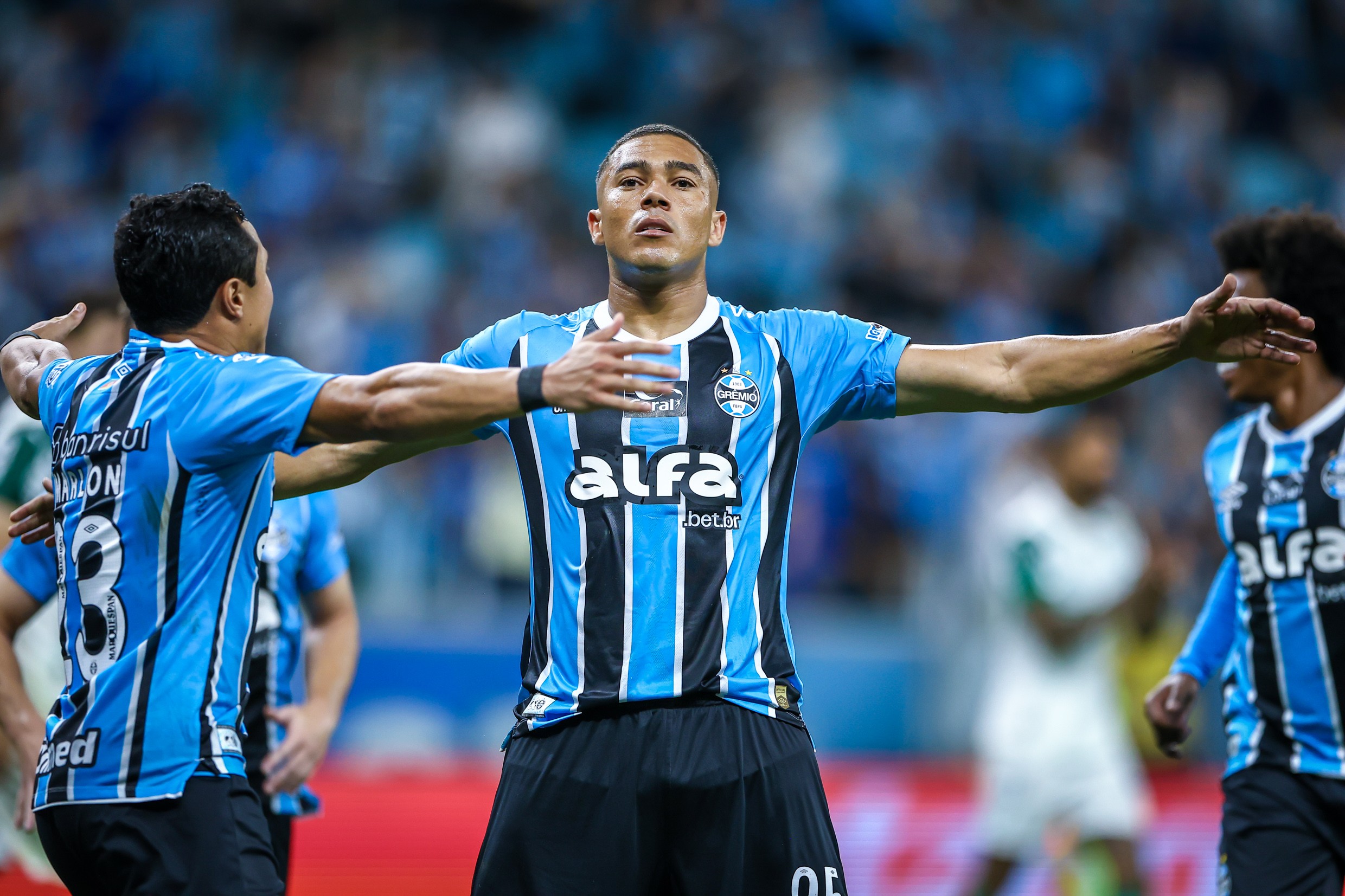 Grêmio: Carlos Vinicius alcança recorde com Tottenham, marca inédita em seis anos
