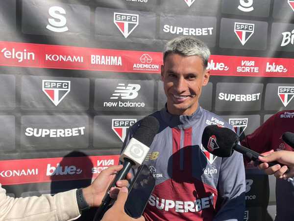Ferreira se junta ao São Paulo, elogia Oscar e deseja jogar ao lado dele