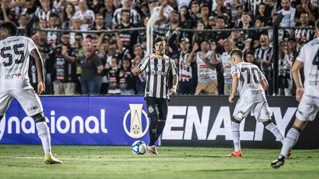Pedrinho em Operário x Santos