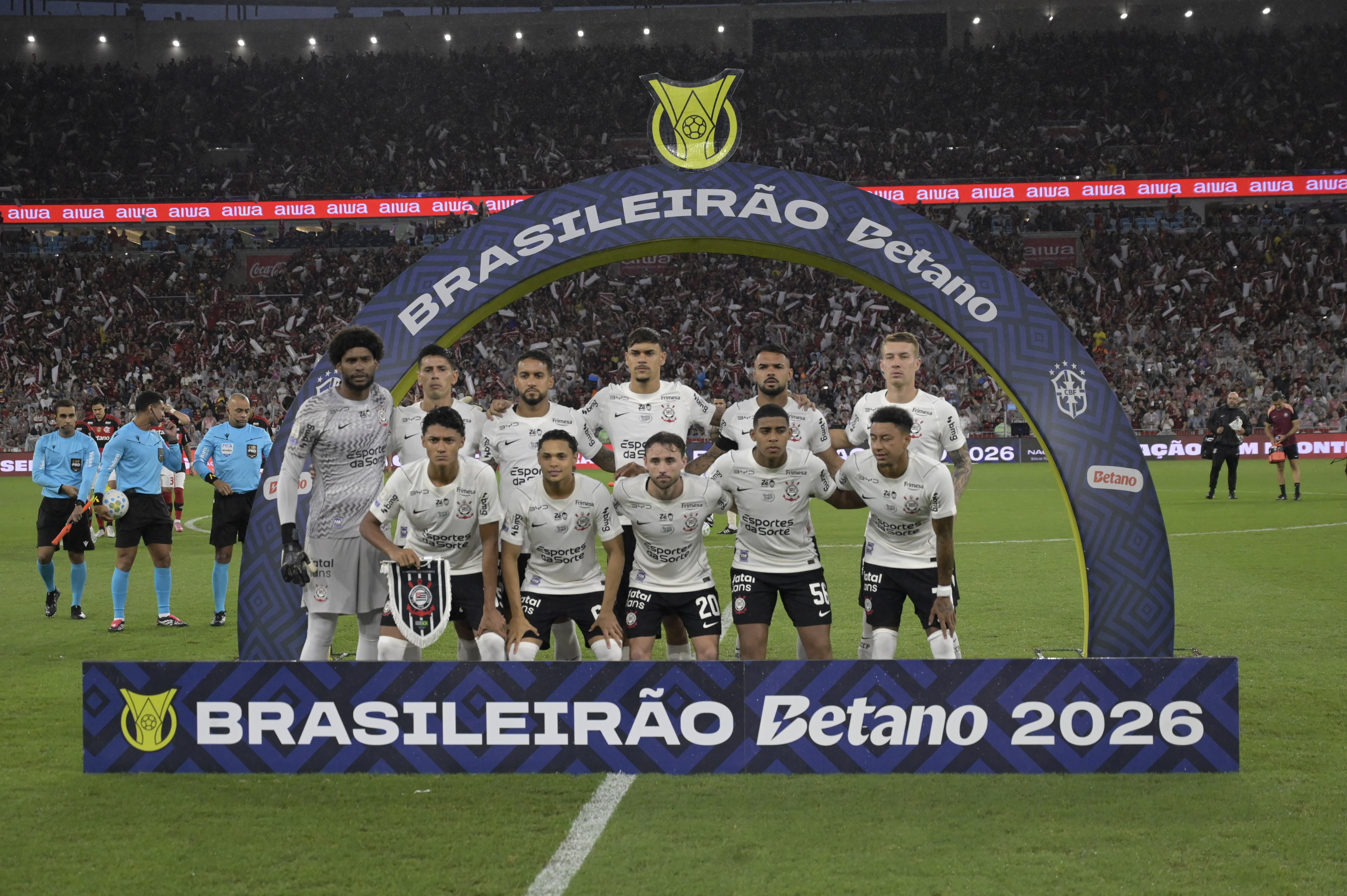Atuações do Corinthians: zaga se destaca, mas não evita derrota no Maracanã; dê suas notas